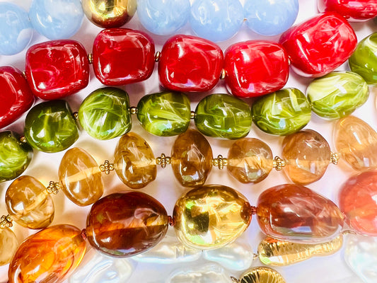 🌟 À la une chez Aylanis : Les bijoux en résine, l'accessoire phare de la saison 🌺🌞